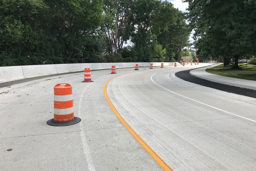 photo of Del. Ave. curve EB