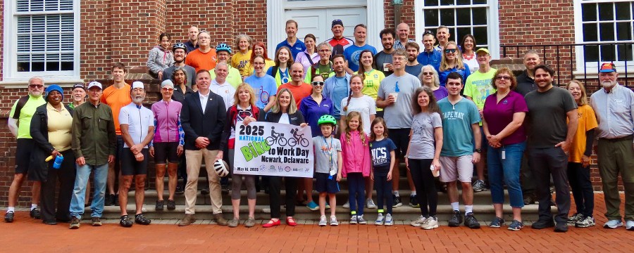 photo of the group of Bike to Work Day attendees