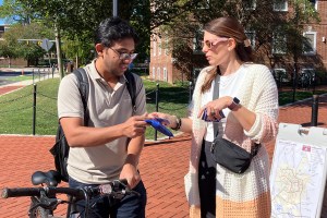 photo of Amy Reardon talking with a student about Delaware Commute Solutions